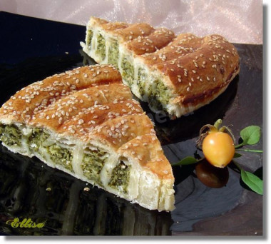 Layer cake with spinach, hard cheese and hercules