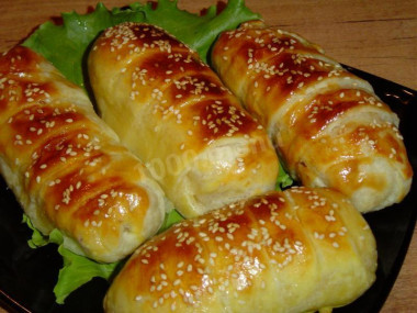 Puff rolls with melted cheese lettuce ham