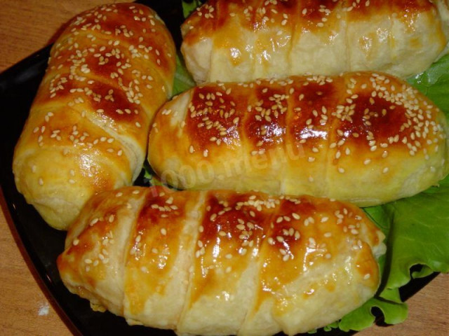 Puff rolls with melted cheese lettuce ham