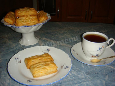 Puff pastry cheese puffs