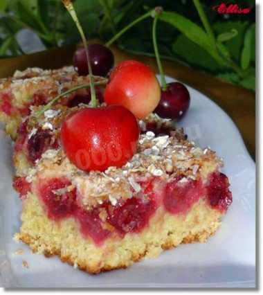 Cherry pie with oatmeal