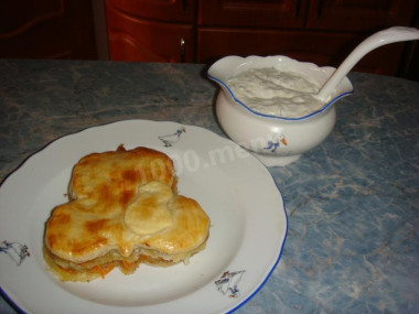 Curly pies made of ready-made puff pastry