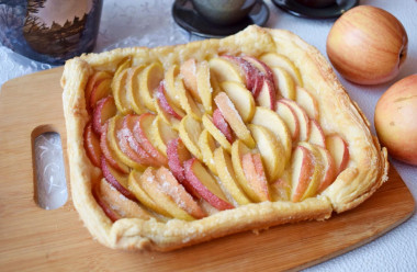 Juicy apple pie made from ready-made puff pastry without yeast