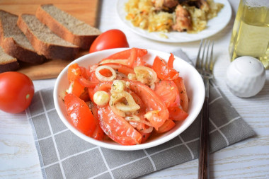 Tomato and onion pilaf salad