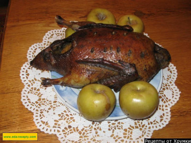 Baked duck with apples, cinnamon, honey and mustard