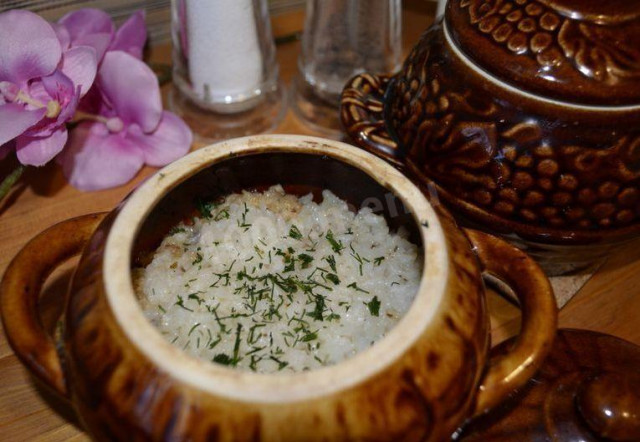 Cod in a pot with wine and rice