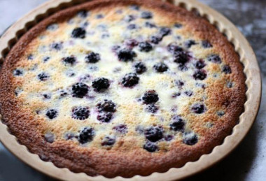 Frozen blackberry pie