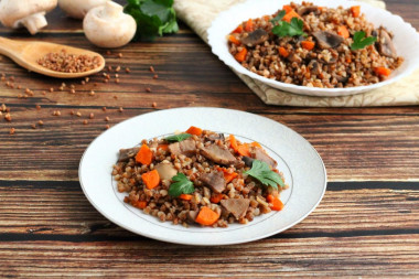 Buckwheat with mushrooms, carrots and onion