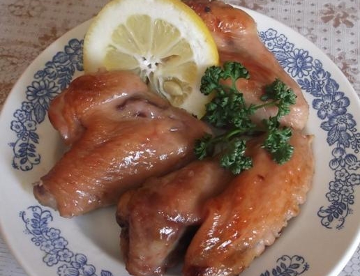 Chicken wings in soy sauce with garlic