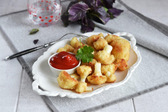 Cauliflower in breadcrumbs in a frying pan