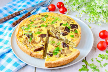 Mushroom pie in the oven