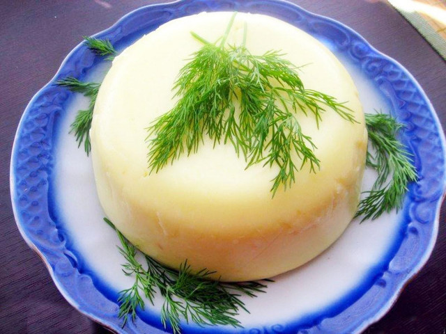 Homemade processed cheese from cottage cheese