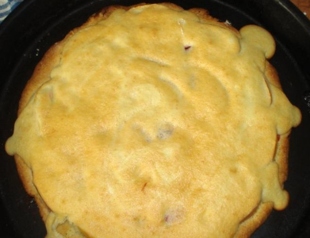 Delicious apple pie with sponge cake coating