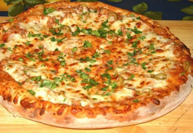 Pizza with chicken, potatoes and apples