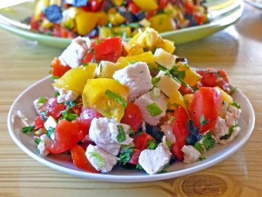 Salad with chicken breast and tomatoes