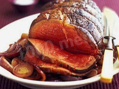 Classic roast beef with wine sauce