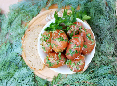 New potatoes with garlic in a uniform with fragrant dressing