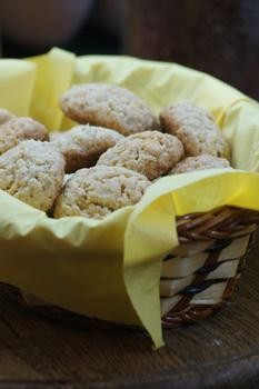 Fragrant oatmeal cookies with ginger and lemon zest