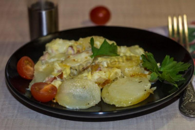 Potatoes with smoked chicken in the oven