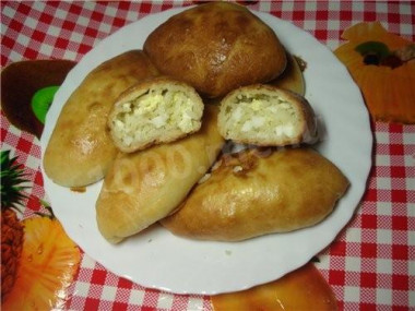 Unsweetened pastry pies, eggs and onions in the oven