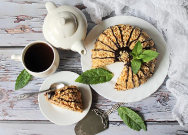 Gingerbread cake with bananas and sour cream