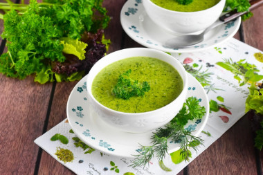 Spinach puree soup with cream