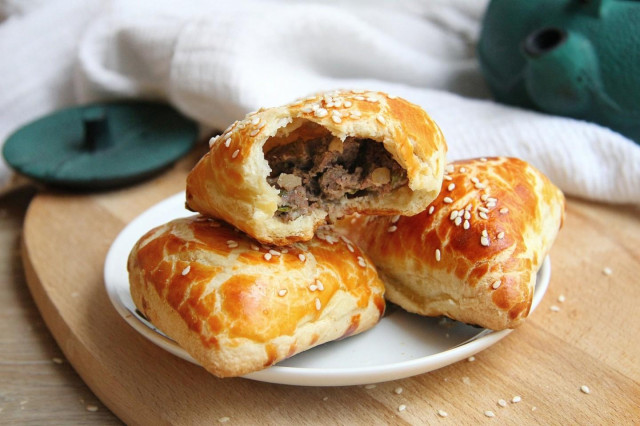 Samsa with turkey puff pastry in the oven