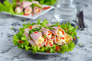 Ham rolls with cheese and garlic