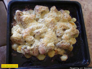 potatoes with chicken wings and cheese in the oven