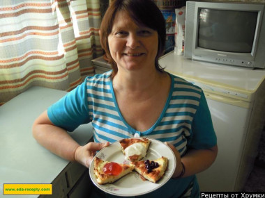 Cottage cheese casserole with semolina raisins in the oven