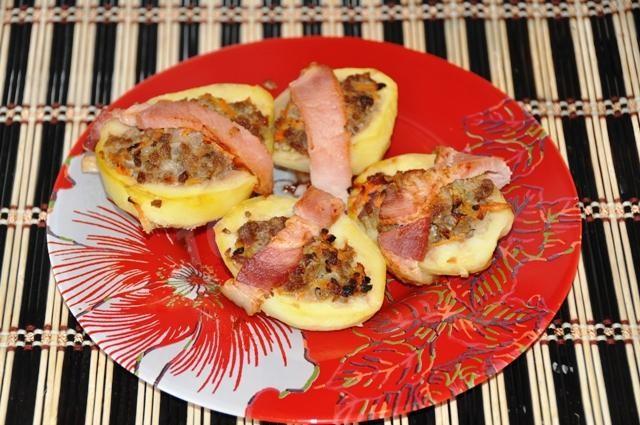 Oven-baked potatoes stuffed with bacon