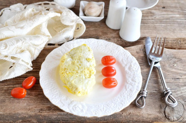 Omelet in a bag cooked in a saucepan