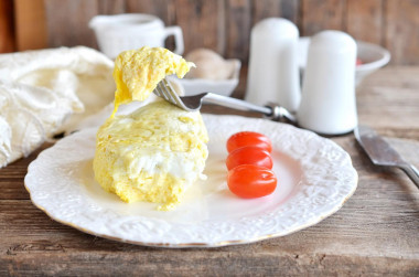 Omelet in a bag cooked in a saucepan