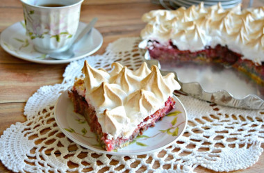 Frozen cherry and meringue pie