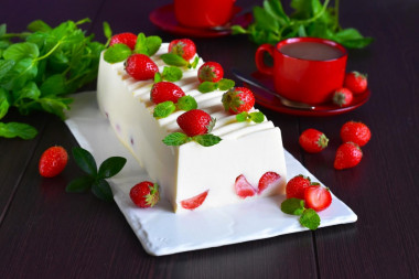 Milk dessert with gelatin