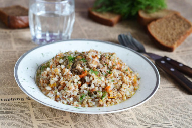 Soldier's porridge with buckwheat stew