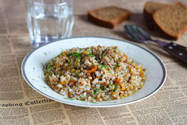 Soldier's porridge with buckwheat stew