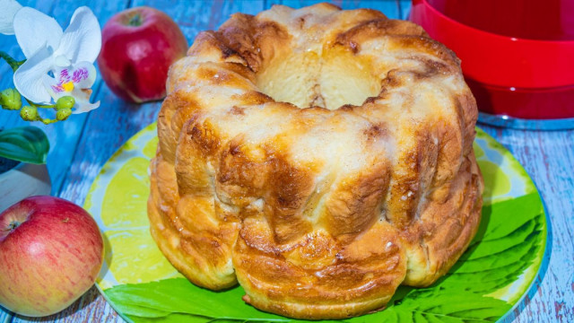 Apple yeast pie with milk and cinnamon