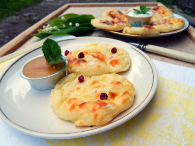 Cheesecakes made of low-fat cottage cheese with milk and flour