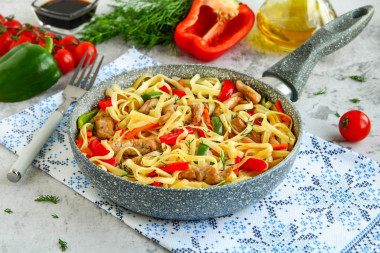 Noodles with pork and vegetables