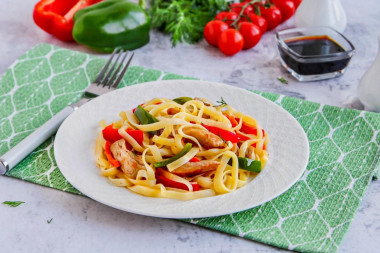 Noodles with pork and vegetables