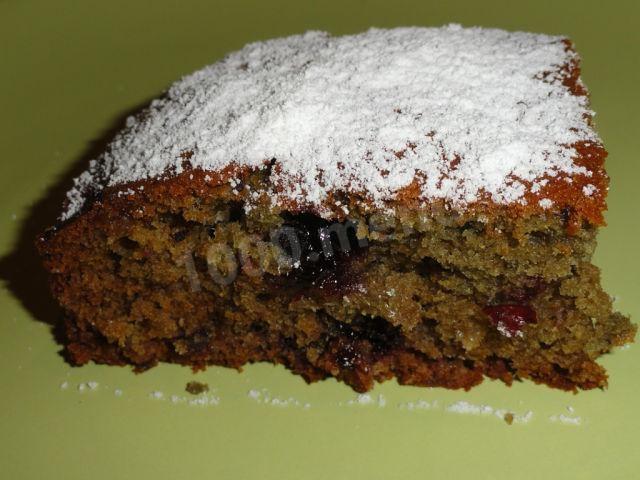 Gingerbread on tea with jam