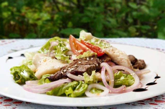 Salad with beef and pears