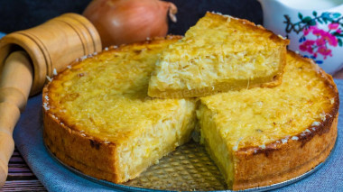 Onion pie with chicken eggs and cheese