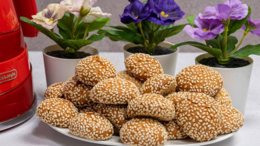 Shortbread cookies with honey vanilla and sesame seeds