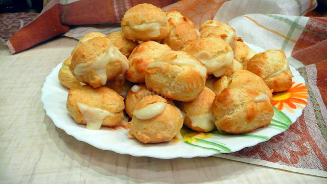 Profiteroles with milk cream