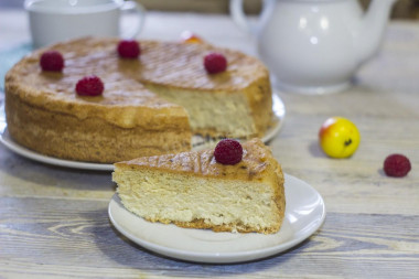 Simple sponge cake in vegetable oil, eggs, boiling water