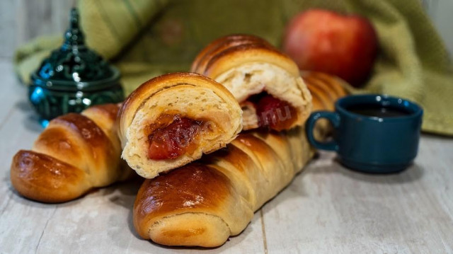 Sweet rolls with jam and strawberries