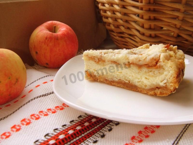 Apple curd pie