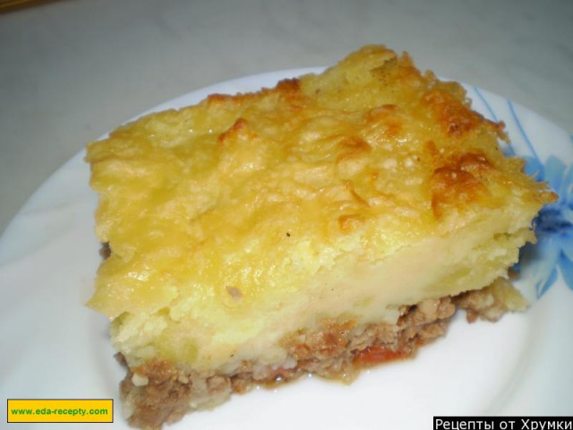 Casserole from mashed potatoes with minced meat and tomatoes